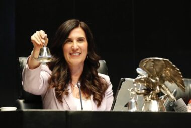 Kenia López Rabadán denuncia uso de recursos para listas de la Consejería