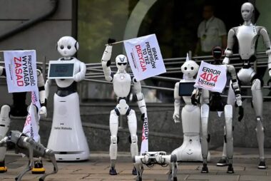 Decenas de robots “protestan” contra el avance descontrolado de la inteligencia artificial