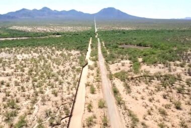 Inicia en Arizona la ampliación del muro fronterizo con México