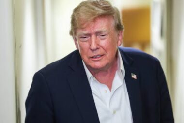 Trump acusa “conspiración enfermiza” para frenar la IA y beneficiar a China