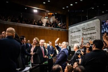 Perfilan a Adrián de la Garza como “gobernador” en el Congreso de Nuevo León